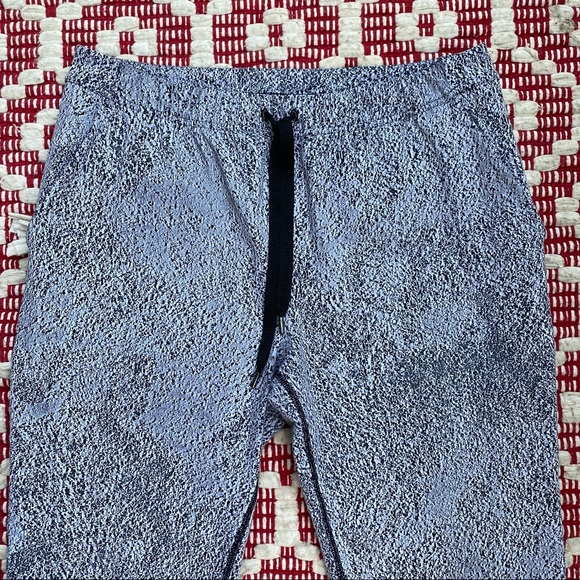 LULULEMON black and white spray jacquard Power Luxtreme Jet pants 8 - Picture 2 of 11